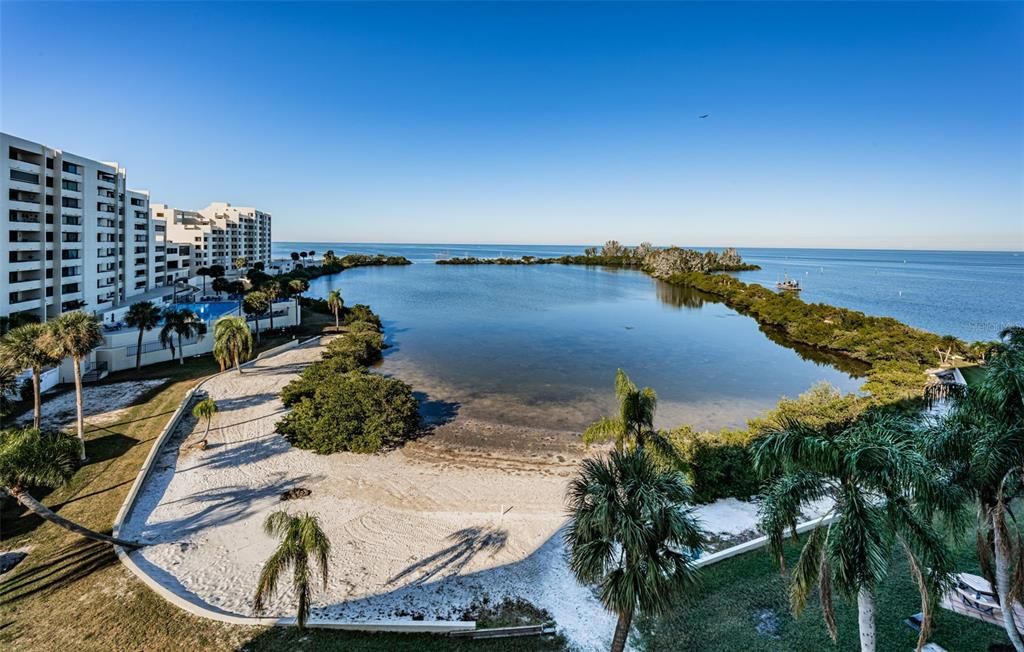 For Sale: $445,000 (2 beds, 2 baths, 1236 Square Feet)