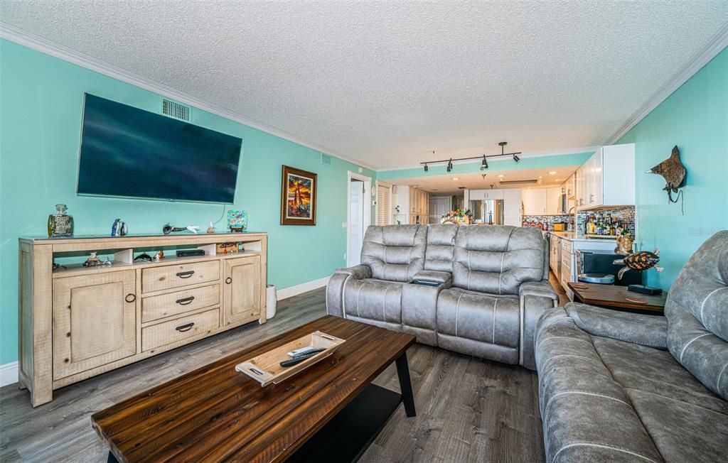 For Sale: $445,000 (2 beds, 2 baths, 1236 Square Feet)