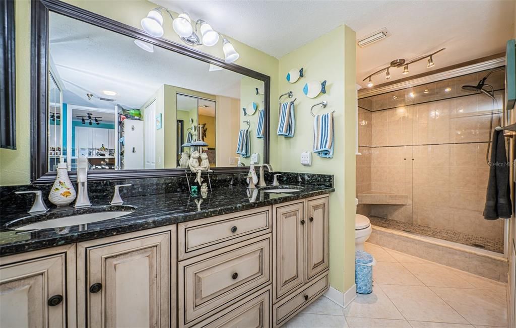 For Sale: $445,000 (2 beds, 2 baths, 1236 Square Feet)