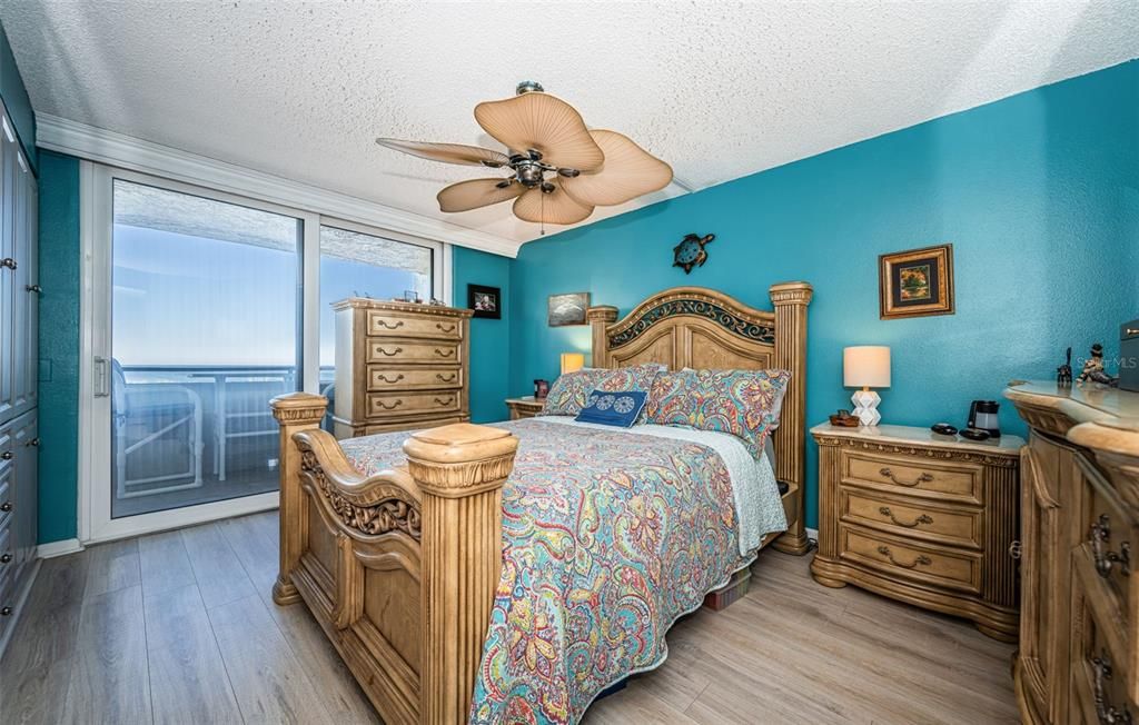 For Sale: $445,000 (2 beds, 2 baths, 1236 Square Feet)