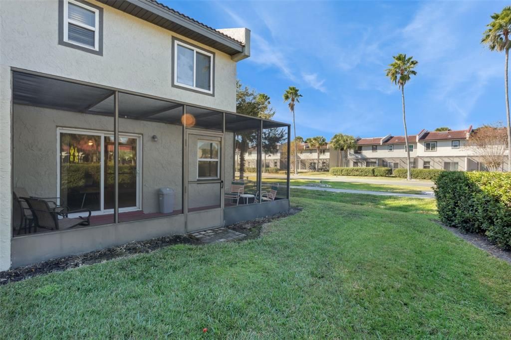 For Sale: $250,000 (2 beds, 2 baths, 1052 Square Feet)