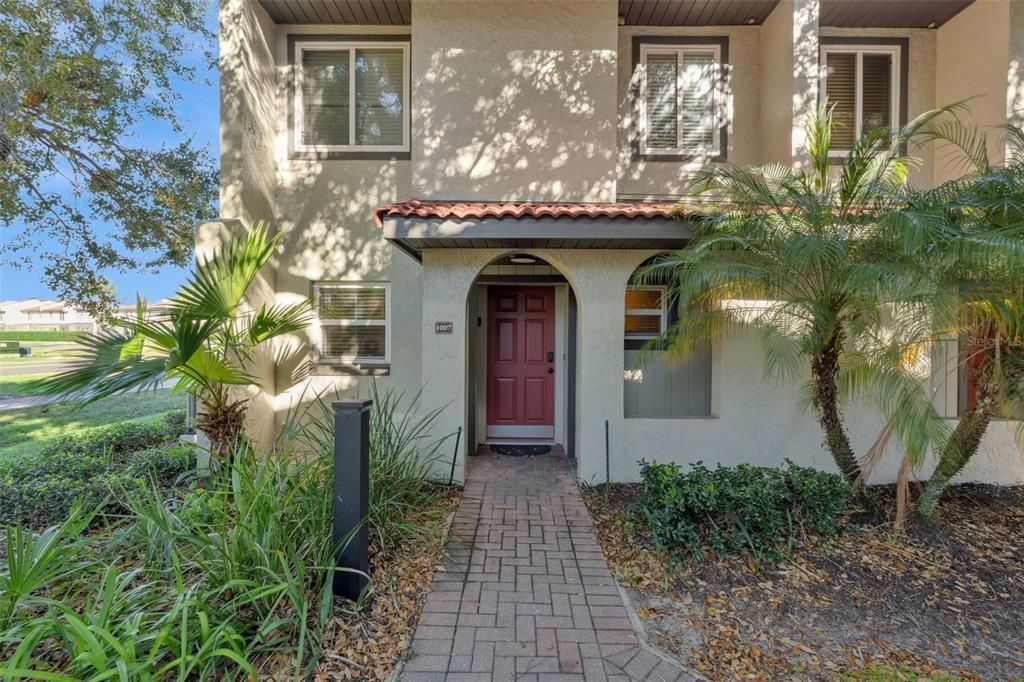 For Sale: $250,000 (2 beds, 2 baths, 1052 Square Feet)