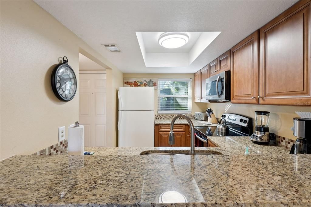 For Sale: $250,000 (2 beds, 2 baths, 1052 Square Feet)