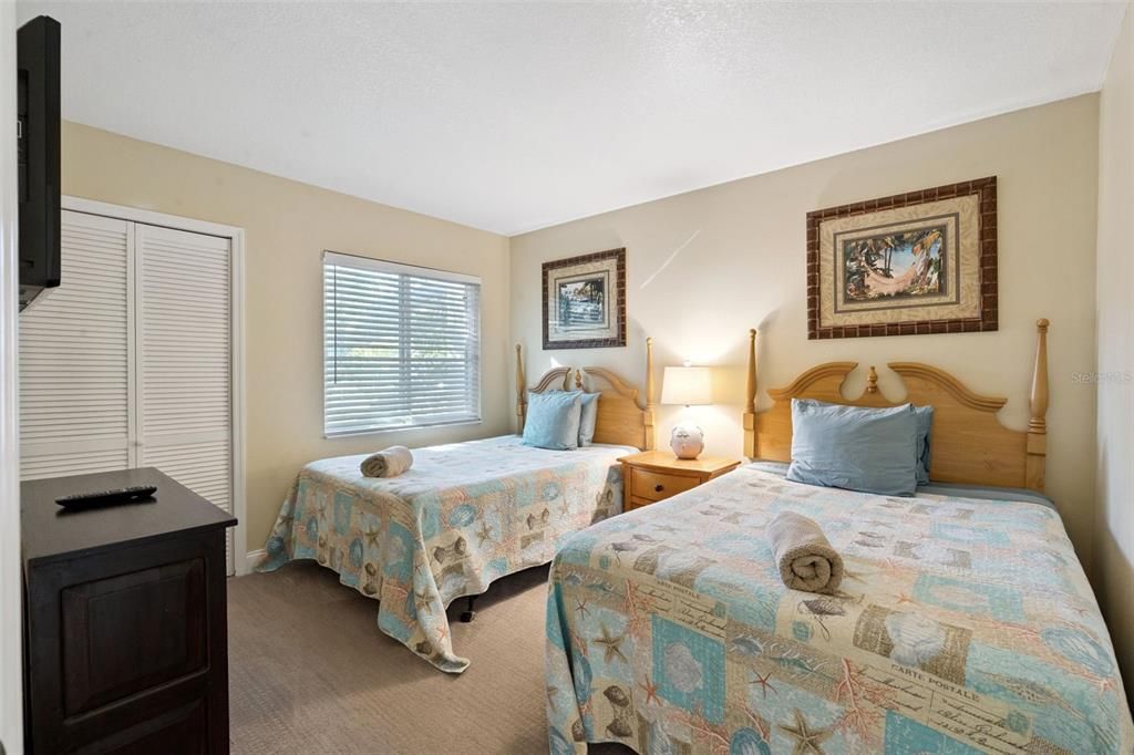 For Sale: $250,000 (2 beds, 2 baths, 1052 Square Feet)