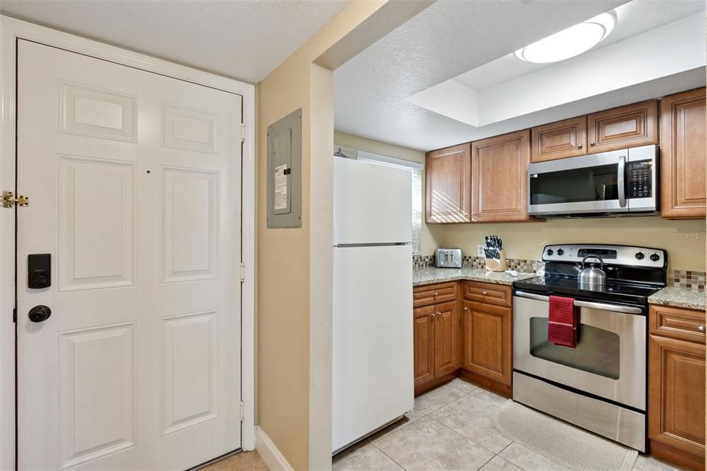 For Sale: $250,000 (2 beds, 2 baths, 1052 Square Feet)