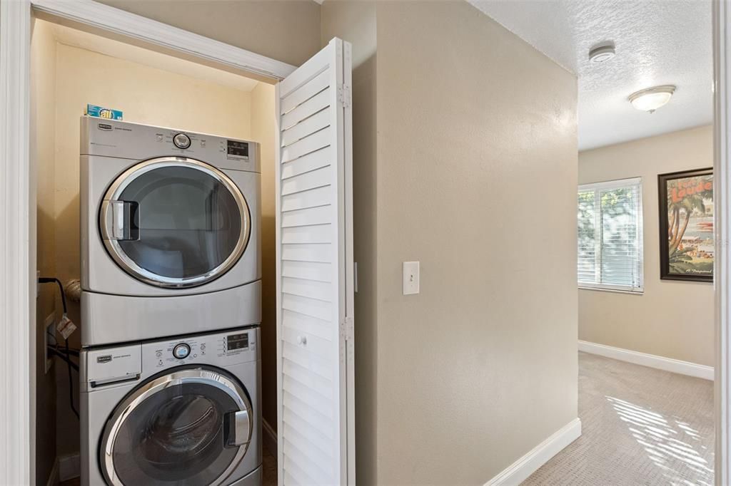 For Sale: $250,000 (2 beds, 2 baths, 1052 Square Feet)