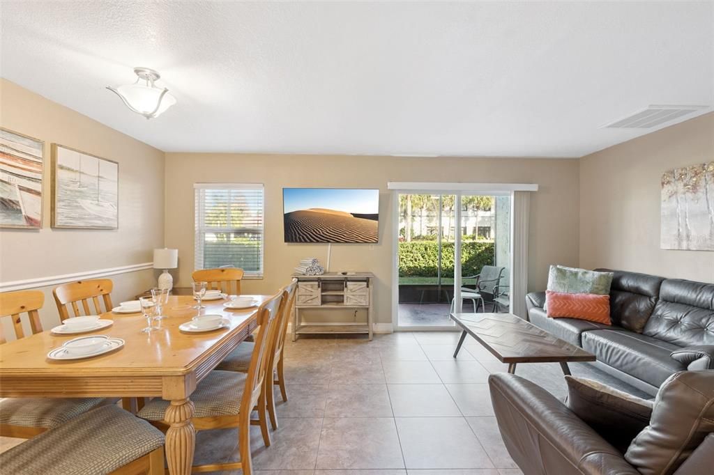 For Sale: $250,000 (2 beds, 2 baths, 1052 Square Feet)