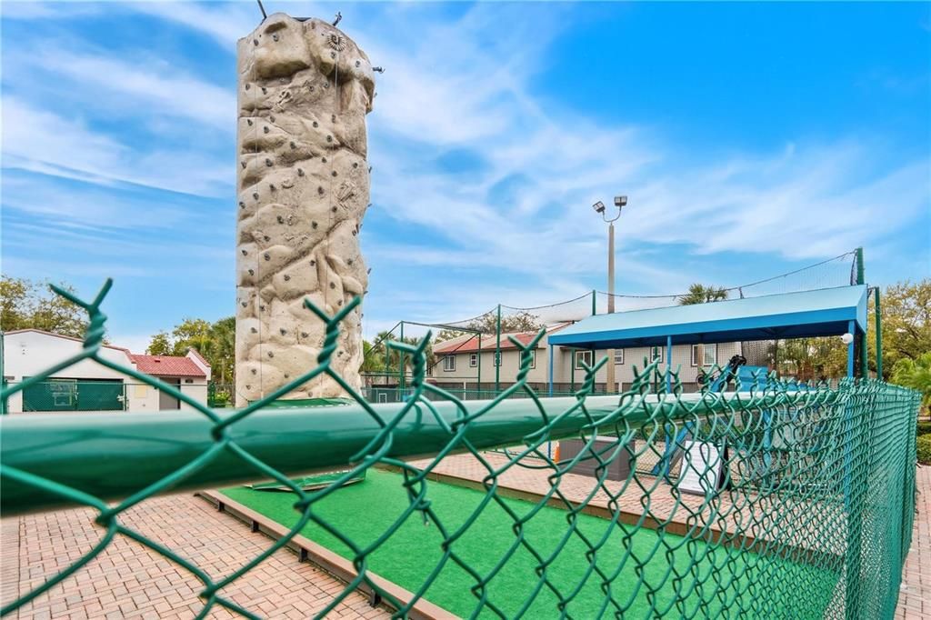 For Sale: $250,000 (2 beds, 2 baths, 1052 Square Feet)