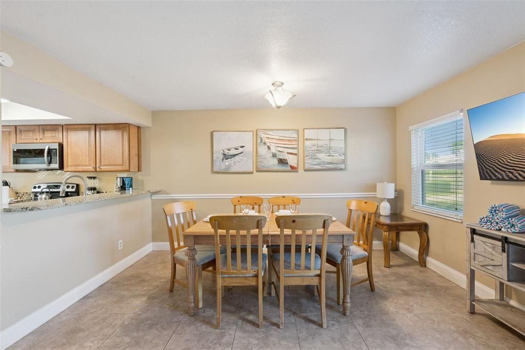 For Sale: $250,000 (2 beds, 2 baths, 1052 Square Feet)