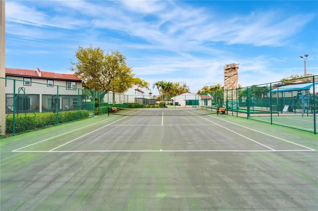 For Sale: $250,000 (2 beds, 2 baths, 1052 Square Feet)