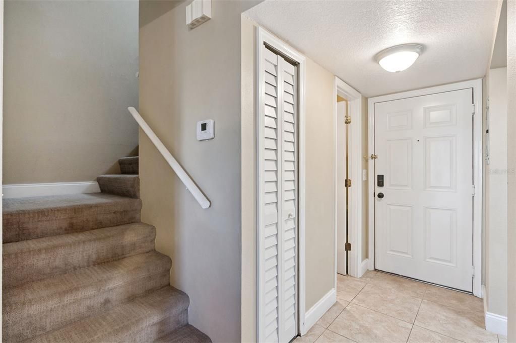 For Sale: $250,000 (2 beds, 2 baths, 1052 Square Feet)