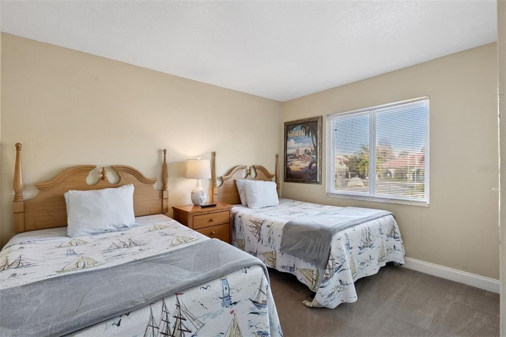 For Sale: $250,000 (2 beds, 2 baths, 1052 Square Feet)