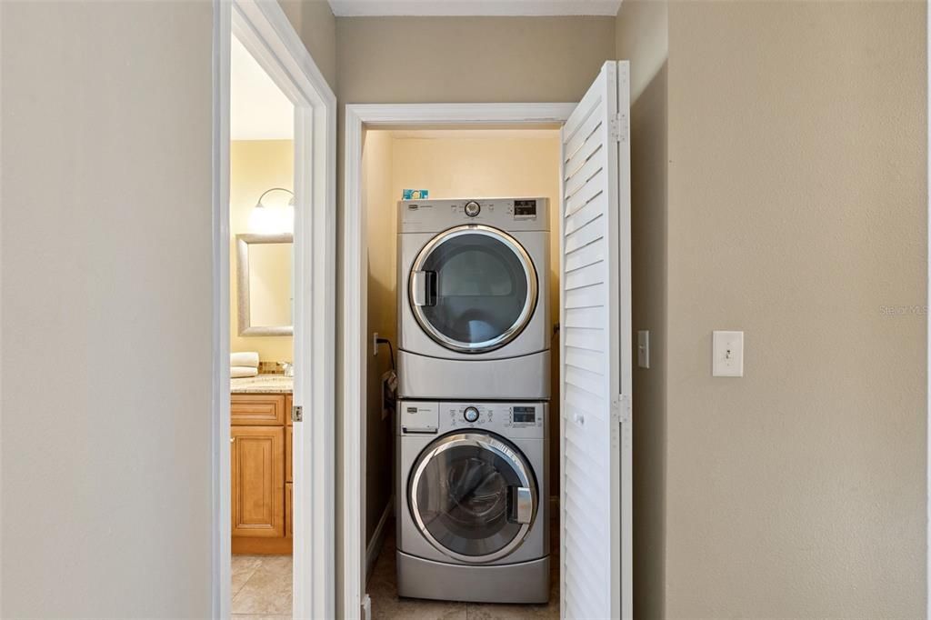 For Sale: $250,000 (2 beds, 2 baths, 1052 Square Feet)