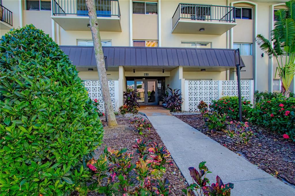 На продажу: $239,000 (2 спален, 2 ванн, 938 Квадратных фут)