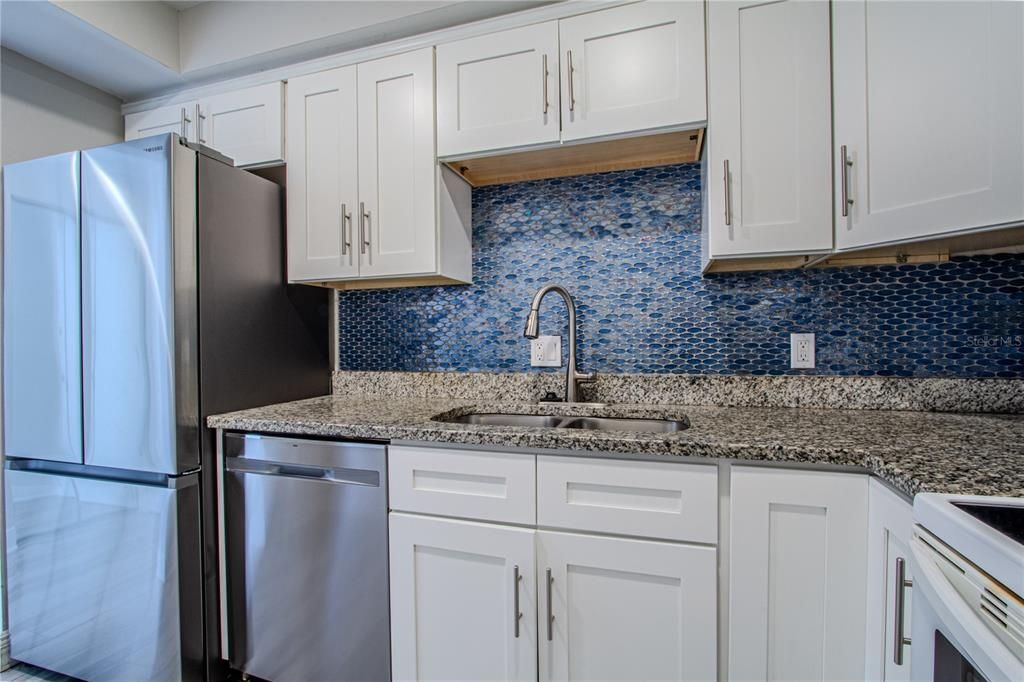 На продажу: $239,000 (2 спален, 2 ванн, 938 Квадратных фут)