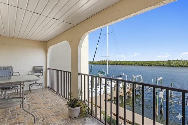 For Sale: $520,000 (2 beds, 2 baths, 1104 Square Feet)