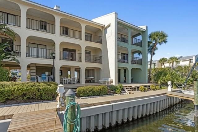 For Sale: $520,000 (2 beds, 2 baths, 1104 Square Feet)