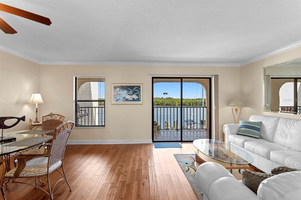 For Sale: $520,000 (2 beds, 2 baths, 1104 Square Feet)