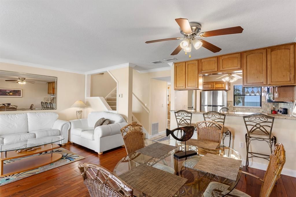 For Sale: $520,000 (2 beds, 2 baths, 1104 Square Feet)