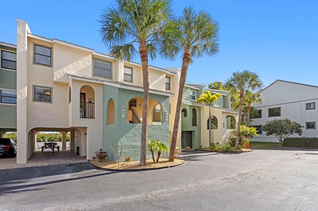 For Sale: $520,000 (2 beds, 2 baths, 1104 Square Feet)