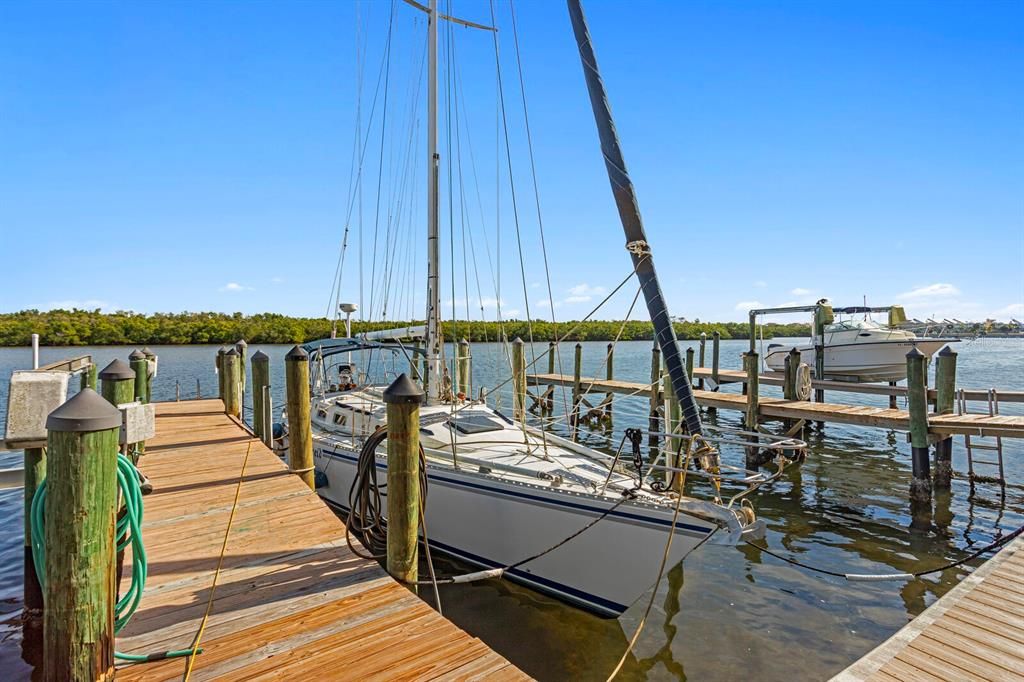 For Sale: $520,000 (2 beds, 2 baths, 1104 Square Feet)