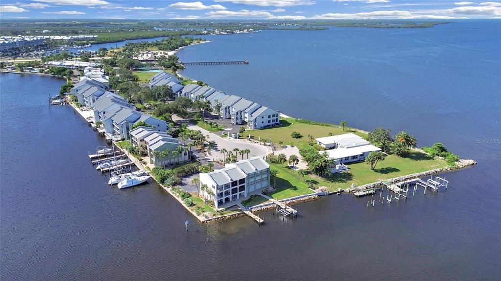 For Sale: $520,000 (2 beds, 2 baths, 1104 Square Feet)