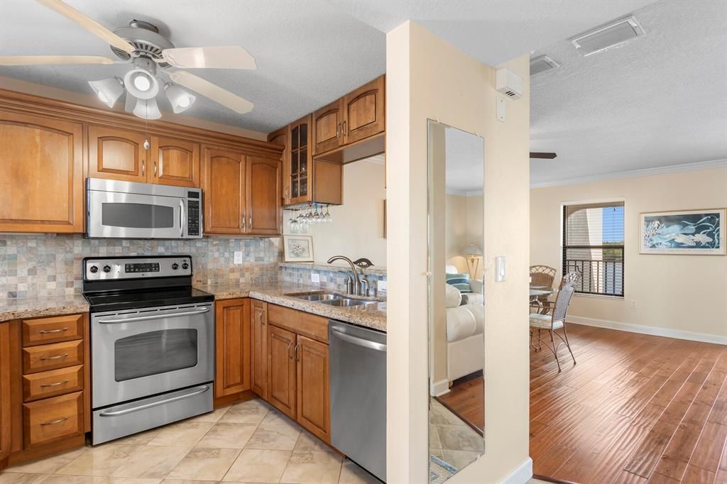 For Sale: $520,000 (2 beds, 2 baths, 1104 Square Feet)