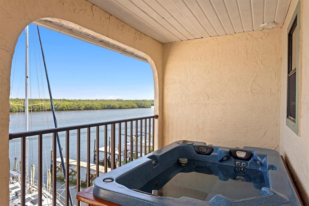 For Sale: $520,000 (2 beds, 2 baths, 1104 Square Feet)