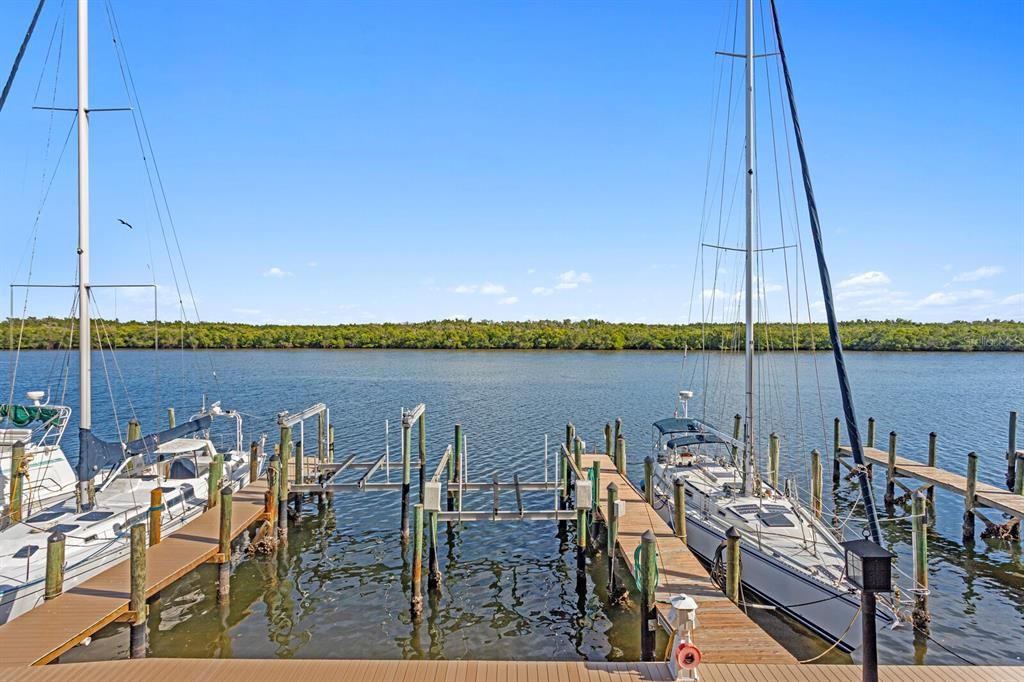 For Sale: $520,000 (2 beds, 2 baths, 1104 Square Feet)