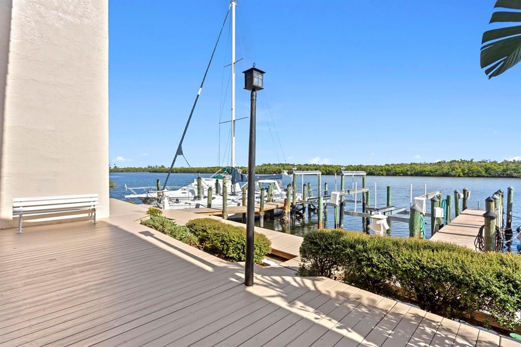 For Sale: $520,000 (2 beds, 2 baths, 1104 Square Feet)