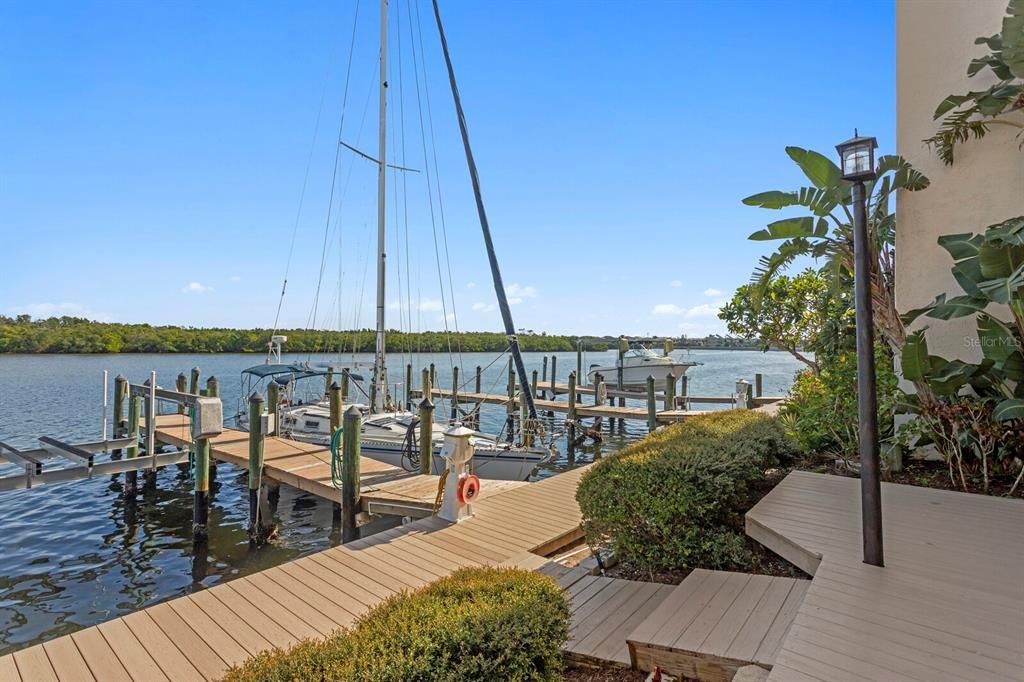 For Sale: $520,000 (2 beds, 2 baths, 1104 Square Feet)