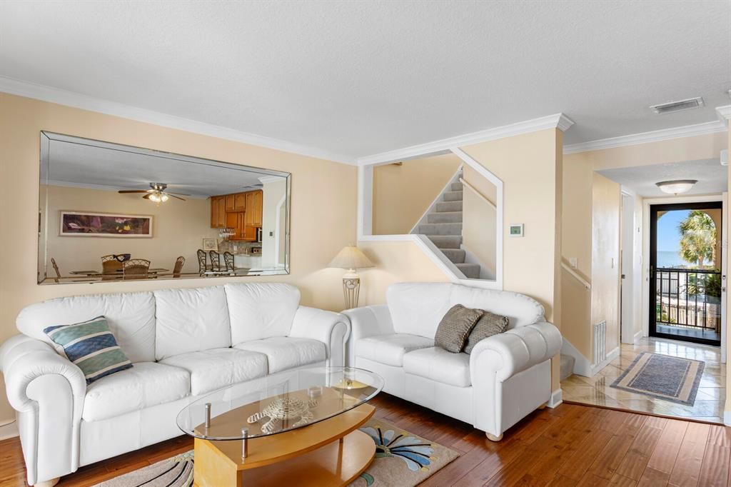 For Sale: $520,000 (2 beds, 2 baths, 1104 Square Feet)