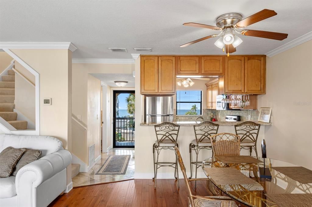 For Sale: $520,000 (2 beds, 2 baths, 1104 Square Feet)