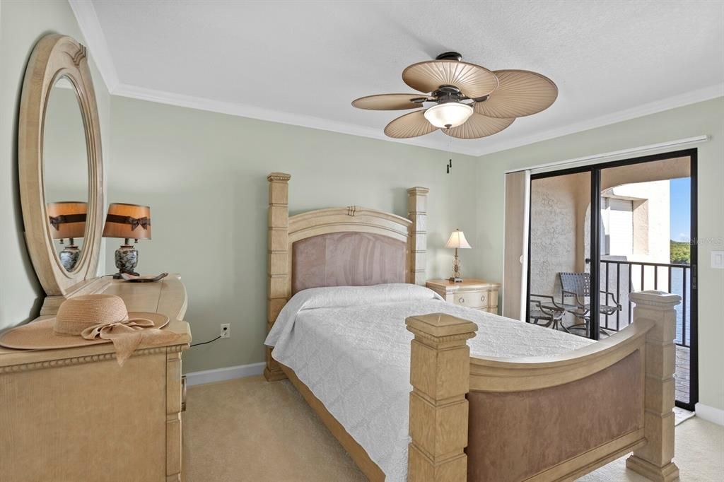 For Sale: $520,000 (2 beds, 2 baths, 1104 Square Feet)