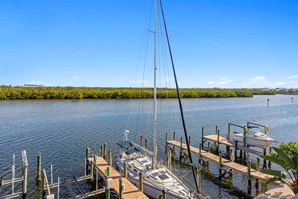 For Sale: $520,000 (2 beds, 2 baths, 1104 Square Feet)