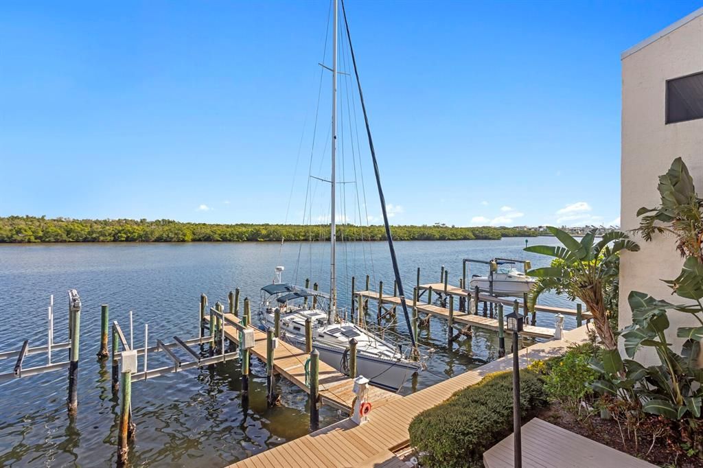 For Sale: $520,000 (2 beds, 2 baths, 1104 Square Feet)