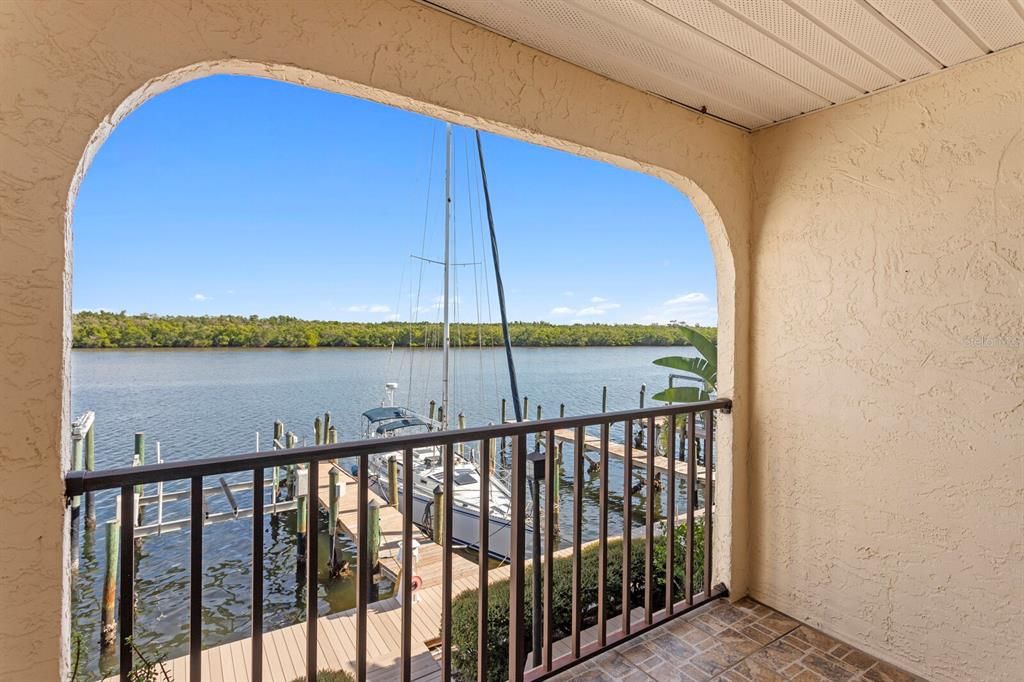 For Sale: $520,000 (2 beds, 2 baths, 1104 Square Feet)