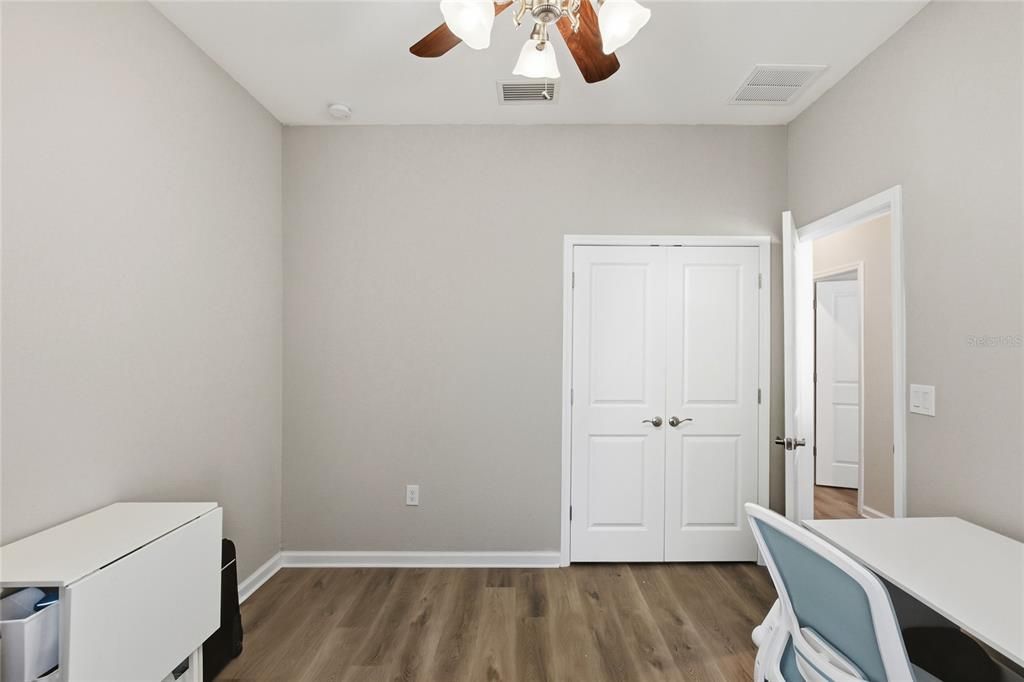 For Sale: $285,000 (3 beds, 2 baths, 1295 Square Feet)