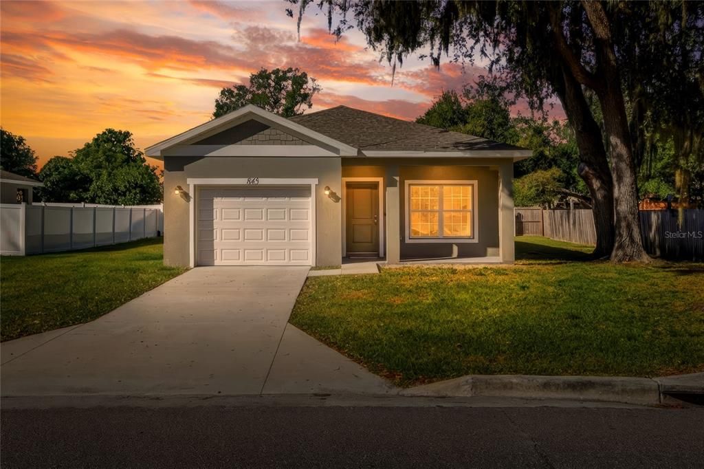 For Sale: $285,000 (3 beds, 2 baths, 1295 Square Feet)