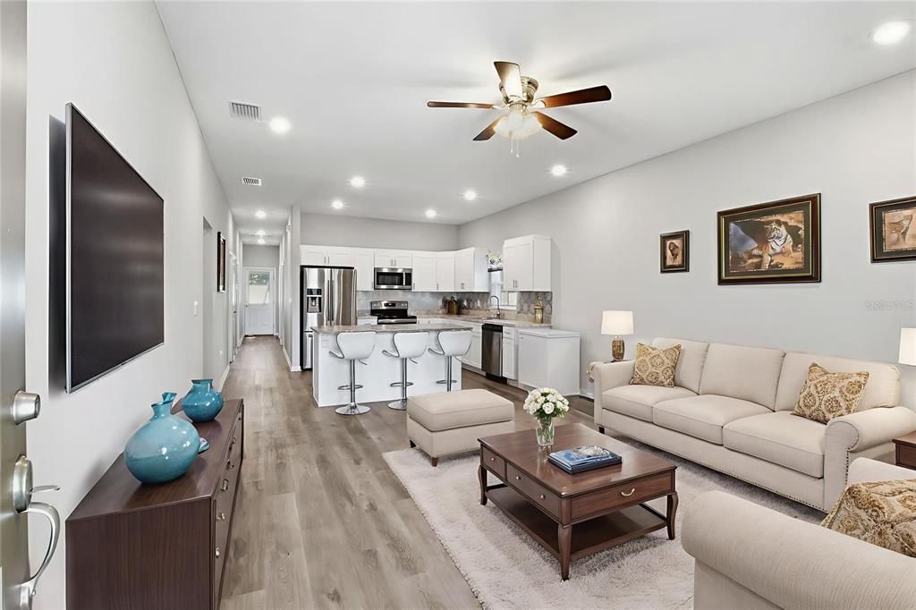 For Sale: $285,000 (3 beds, 2 baths, 1295 Square Feet)