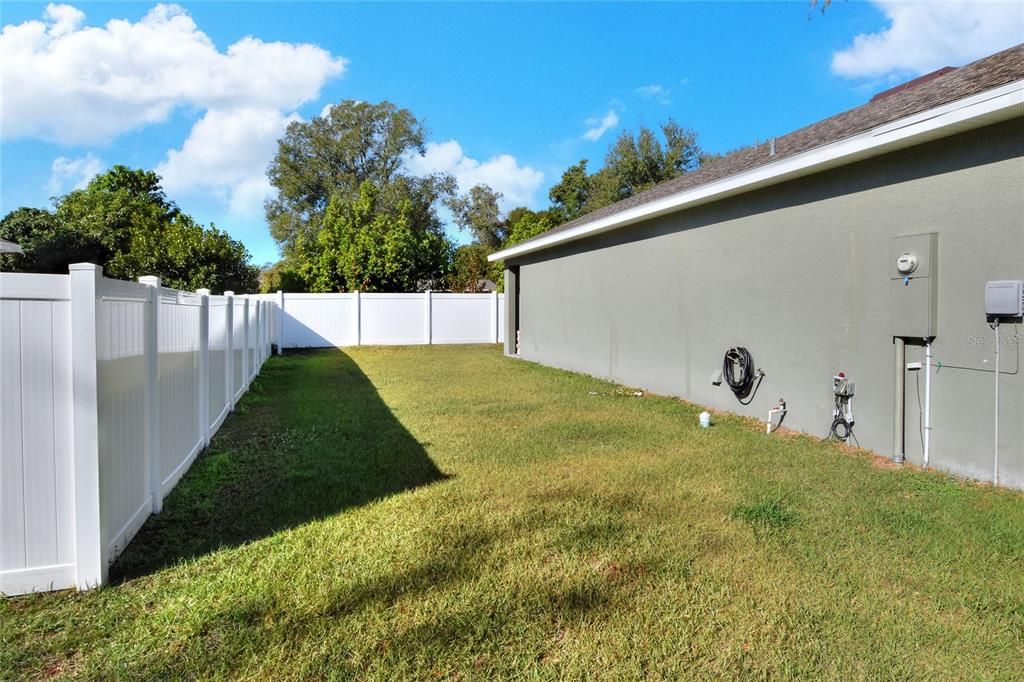 For Sale: $285,000 (3 beds, 2 baths, 1295 Square Feet)