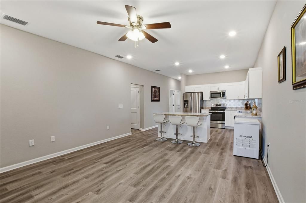 For Sale: $285,000 (3 beds, 2 baths, 1295 Square Feet)