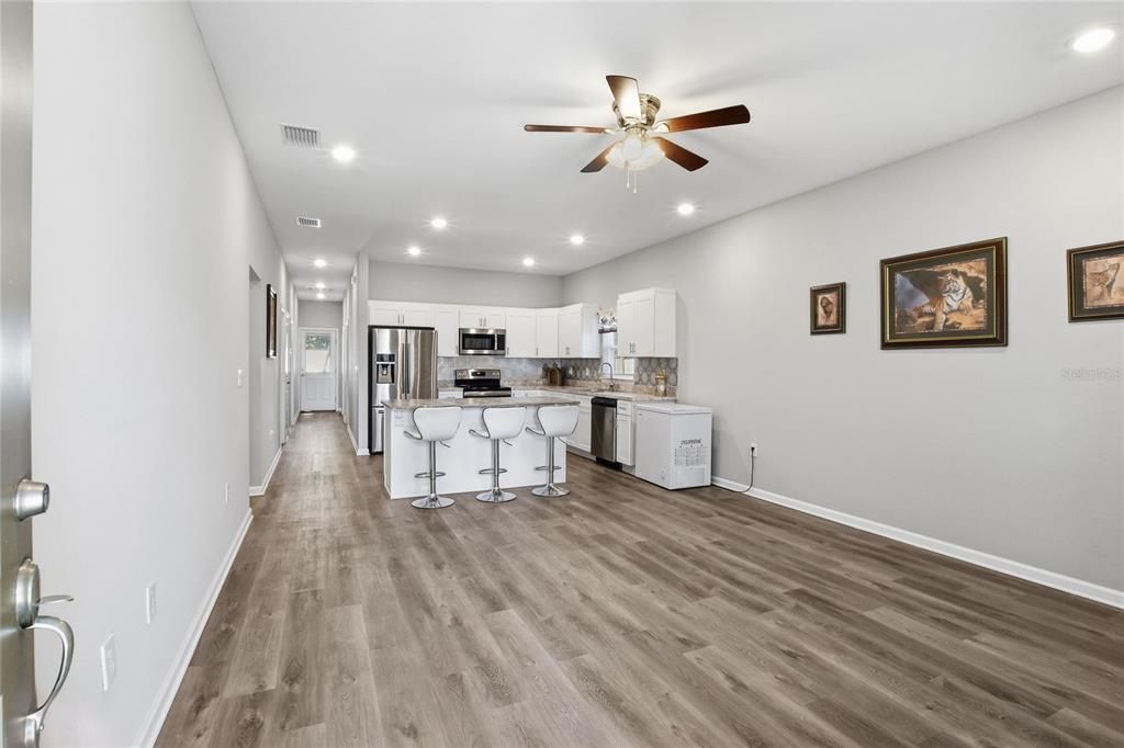 For Sale: $285,000 (3 beds, 2 baths, 1295 Square Feet)