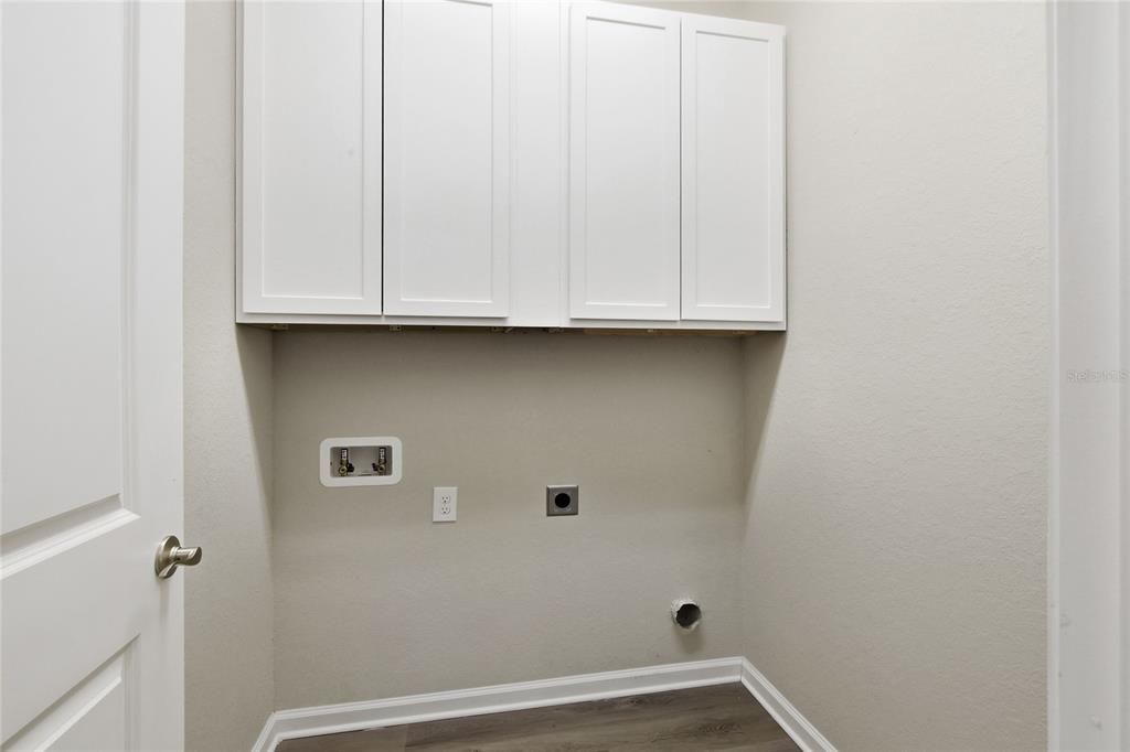 For Sale: $285,000 (3 beds, 2 baths, 1295 Square Feet)