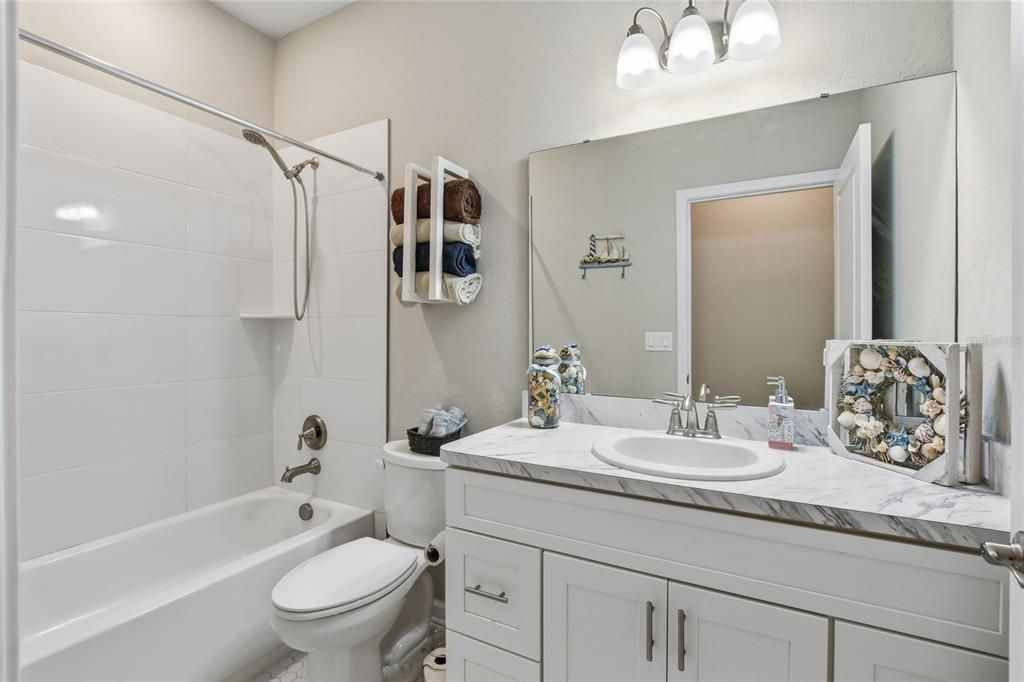 For Sale: $285,000 (3 beds, 2 baths, 1295 Square Feet)