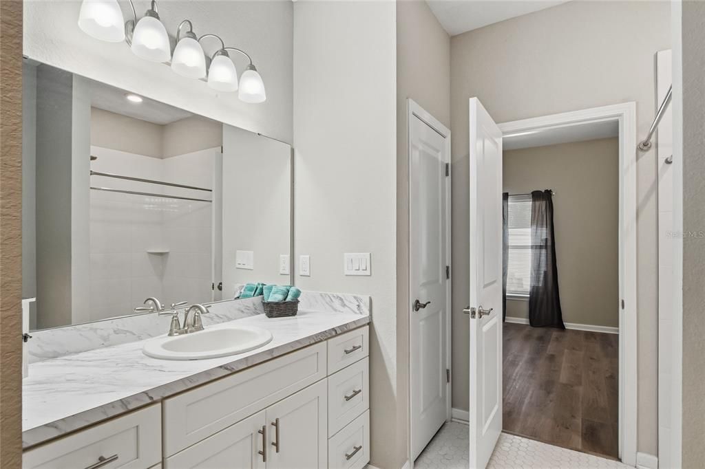 For Sale: $285,000 (3 beds, 2 baths, 1295 Square Feet)