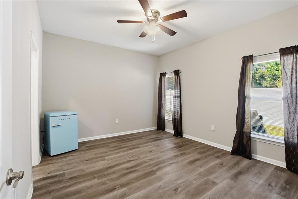 For Sale: $285,000 (3 beds, 2 baths, 1295 Square Feet)