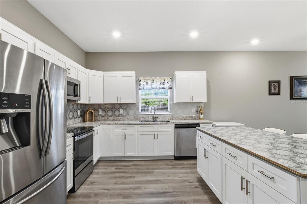 For Sale: $285,000 (3 beds, 2 baths, 1295 Square Feet)