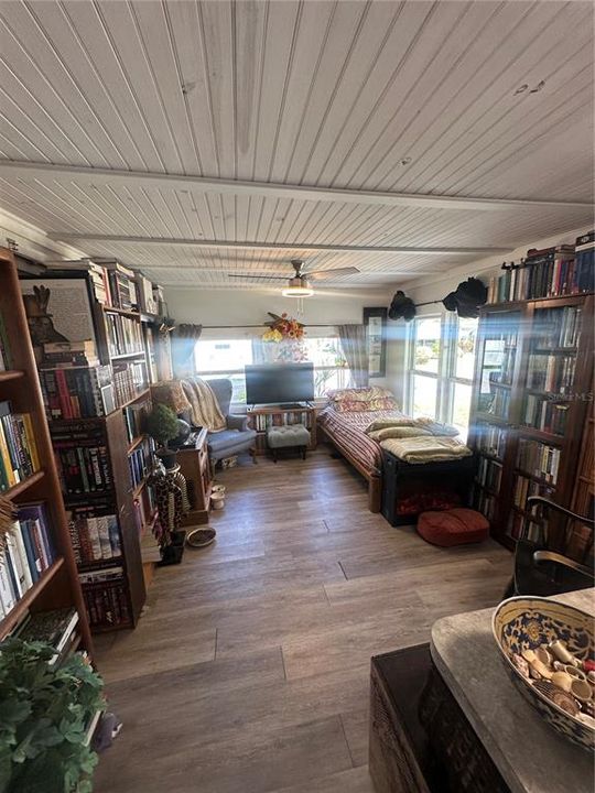 For Sale: $152,000 (1 beds, 1 baths, 752 Square Feet)