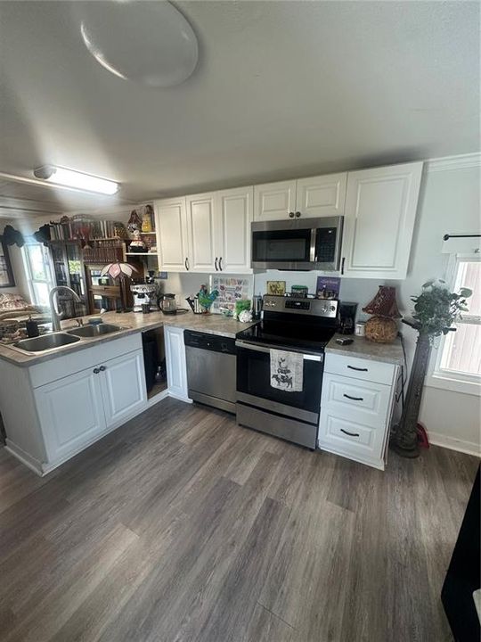 For Sale: $152,000 (1 beds, 1 baths, 752 Square Feet)